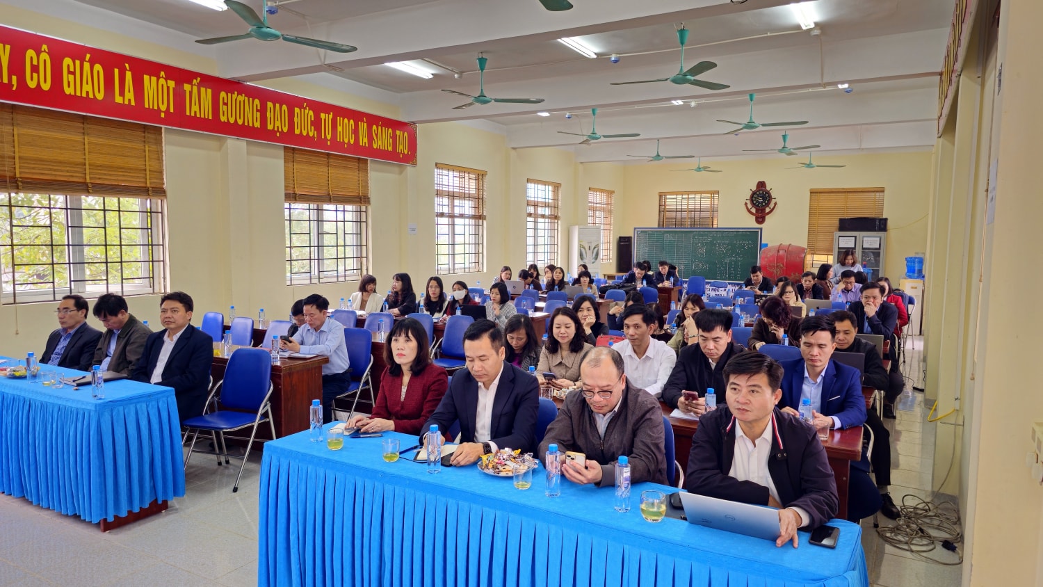CỤM 16 TỔ CHỨC TẬP HUẤN TRIỂN KHAI THÍ ĐIỂM GIÁO DỤC TRÍ TUỆ NHÂN TẠO